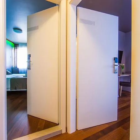 Гостьовий будинок Luxury Silente Bacvice 1 Спліт